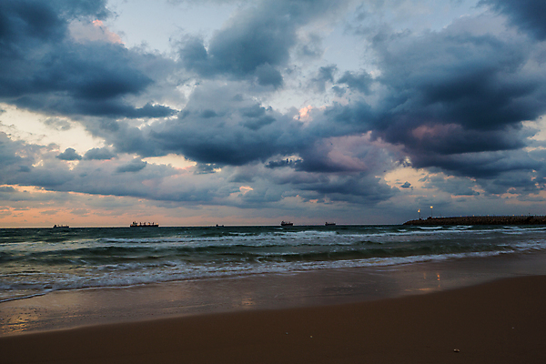 포토 JPG 해외이미지 산업 파도 바다 여행 백그라운드 비즈니스 교통시설 자연 하늘 사람없음 물 빛 햇빛 태양 일출 황혼 일몰 화물 보트 함선 상업 포트 수평선 해외202004 해외포토 자연요소 교통 배_교통 노을 운송업 시설 생태계 파일형식 이미지허브