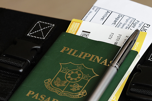 포토 JPG 해외이미지 여행 가방 손잡이 사람없음 쇼핑 펜 짐 지갑 컨테이너 상품권 여권 통과 스트랩 해외202004 해외포토 잡화 산업 필기구 파일형식 이미지허브