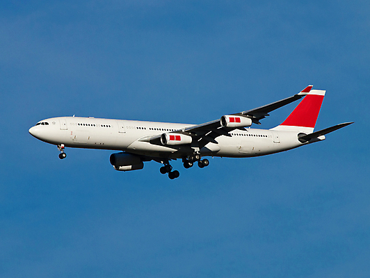 포토 JPG 해외이미지 구름 여행 날개 비즈니스 교통시설 하늘 비행기 사람없음 파란색 공백 화물 공항 제트기 포트 대패 착륙 해외202004 해외포토 자연요소 컬러 교통 항공교통 대중교통 운송업 시설 파일형식 이미지허브