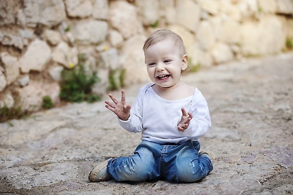 포토 JPG 해외이미지 백인 1 응시 공원 남자 행복 감정 얼굴 어린이 놀이 건강 관리 한명 미소 웃음 사람 소년 야외 여름 봄 기쁨 흰색 표현 아기 달콤 기어가기 걸음마 관심 땅바닥 해외202004 해외포토 서양인 시선 계절 공공시설 컬러 모션 바닥 표정 신체부위 맛 파일형식 이미지허브