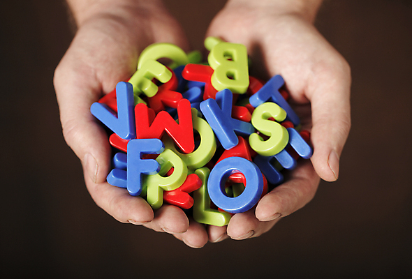 포토 JPG 해외이미지 손 관리 사람없음 컬러풀 쌓기 잡기 플라스틱 편지 오브젝트 흙더미 해외202004 해외포토 컬러 모션 재질 신체부위 흙 파일형식 더미 이미지허브