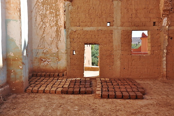 포토 JPG 해외이미지 모양 전통 벽 백그라운드 패턴 건축양식 아프리카 자연 벽돌 건조 사람없음 건물 갈색 블록 수확 시골 거친 묘사 질감 진흙 밀짚 옛날 해외202004 해외포토 건축물 건축 나라 컬러 무늬 농업 짚 생태계 파일형식 이미지허브