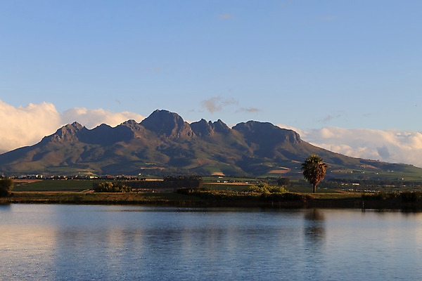 포토 JPG 해외이미지 나무 식물 구름 호수 여행 아프리카 하늘 산 파노라마 풍경 사람없음 초록색 물 여름 파란색 와인 언덕 포도밭 남아프리카 양조장 케이프타운 해외202004 해외포토 자연요소 계절 나라 컬러 밭 주류 촬영기법 남아프리카공화국 파일형식 이미지허브