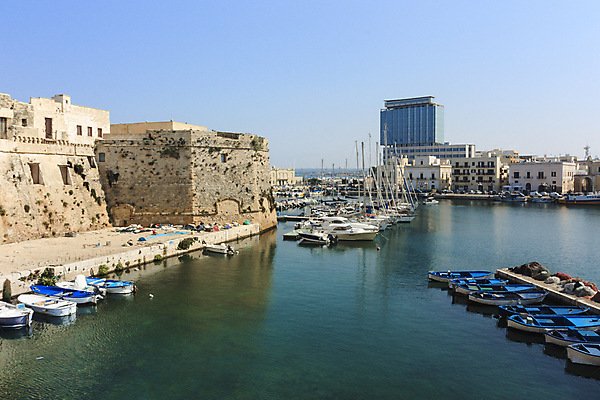 포토 JPG 해외이미지 외관 바다 건축양식 하늘 파노라마 풍경 사람없음 야외 물 파란색 여행객 마을 도시 성 해안도시 포트 타운 남쪽 해외202004 해외포토 자연요소 건축물 건축 컬러 촬영기법 사람 방향 파일형식 이미지허브