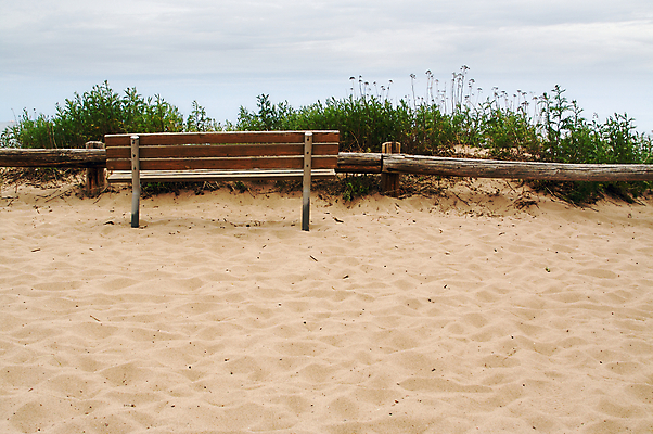 포토 JPG 해외이미지 라이프스타일 호수 여행 벤치 하늘 추상 휴가 휴식 앉기 사람없음 모래사장 맑음 희망 기쁨 기다림 환영 내추럴 혼자 해외202004 해외포토 감정 바다 컨셉 무늬 의자 모션 날씨 생활 파일형식 이미지허브