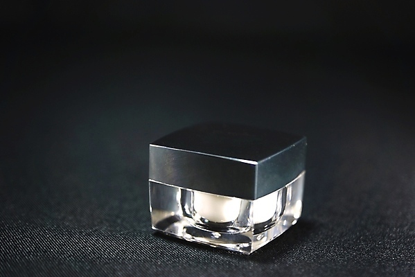 포토 JPG 해외이미지 얼굴 건강 사람없음 상자 화장품 은색 냄비 상품 피부 크림 큐브 패키지 돌봄 캡모자 해외202004 해외포토 모자_잡화 컬러 모션 신체부위 뷰티 솥 파일형식 이미지허브