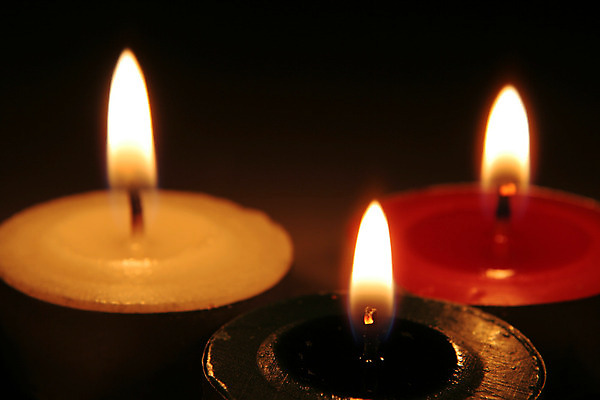 포토 JPG 해외이미지 크리스마스 불 휴가 불꽃 3 사람없음 가로 빨간색 초록색 빛 흰색 문학 심지 해외202004 해외포토 자연요소 기념일 컬러 파일형식 이미지허브