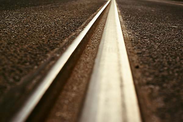 포토 JPG 해외이미지 도로 길 선 여행 백그라운드 컨셉 교통시설 자국 모션 추상 미래 풍경 사람없음 야외 빛 도시풍경 어둠 기차 도시 역 연결 방향 교차로 속도 트랙 건너기 과속 되감기 방법 선로 옛날 철강 통근 해외202004 해외포토 육상교통 교통 무늬 대중교통 시설 출근 파일형식 이미지허브