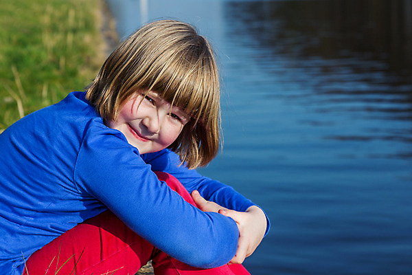 포토 JPG 해외이미지 백인 학생 라이프스타일 응시 공원 여학생 행복 호수 얼굴 어린이 백그라운드 자연 건강 한명 사람 앉기 청년 야외 물 파란색 금발 머리 맑음 봄 기쁨 표현 연못 가장자리 채널 해외202004 해외포토 자연요소 서양인 1 헤어스타일 시선 계절 공공시설 여자 감정 컬러 모션 날씨 성인 생활 신체부위 둘레 생태계 파일형식 이미지허브