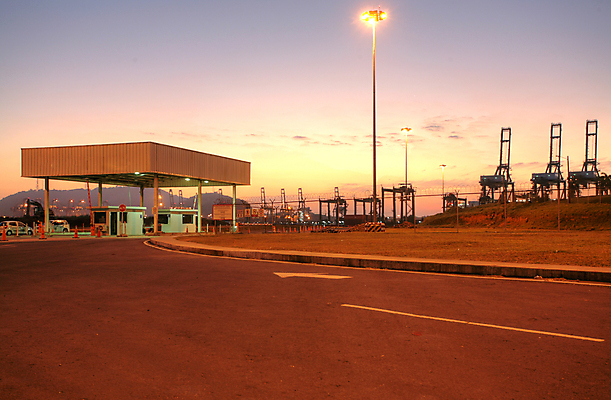 포토 JPG 해외이미지 산업 바다 비즈니스 교통시설 태국 하늘 프레임 사람없음 물 글로벌 항구 기계 황혼 화물 도시 업무 보트 제조 컨테이너 조선소 기중기 무역 방콕 함선 상업 리프트 수납 포트 타운 로딩 수입 터미널 해외202004 해외포토 자연요소 아시아 교통 배_교통 일몰 운송업 작업 중장비 시설 파일형식 이미지허브