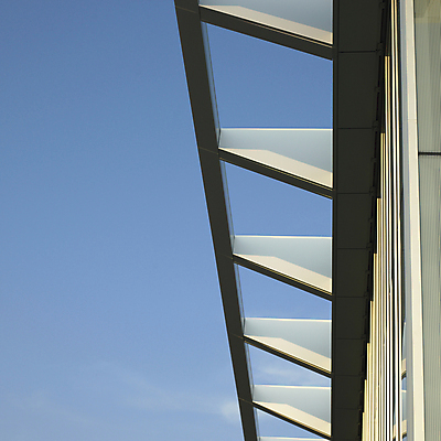 포토 JPG 해외이미지 모양 디자인 외관 유니폼 건축양식 하늘 추상 건조 흑백 그림자 사람없음 건물 옆모습 파란색 금속 흰색 구멍 모서리 가장자리 시원함 묘사 각도 날카로움 청록색 치수 대각선 평행 깊이 인공 직진 미니멀리스트 미니멀 해외202004 해외포토 건축물 옷 건축 선 뷰포인트 컬러 무늬 재질 촬영기법 둘레 파일형식 이미지허브