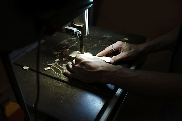 포토 JPG 해외이미지 직업 손 산업 백그라운드 노동자 주택 실내 사람없음 목재 금속 힘 기계 장비 공구 업무 작업 칼날 작업실 기술자 수리 자르기 목수 목공예 공학 DIY 유지 방법 철강 톱질 해외202004 해외포토 나무 교육 재료 모션 재질 취미 내부 건물 신체부위 도구 공예 파일형식 이미지허브