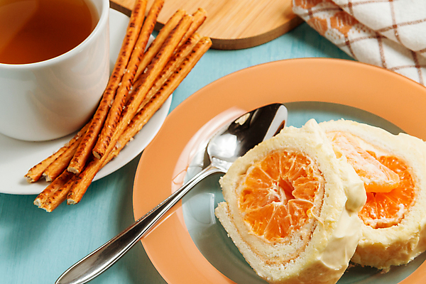 포토 JPG 해외이미지 단면 디저트 귤 실내 사람없음 롤케이크 해외202004 해외포토 음식 과일 내부 케이크 파일형식 이미지허브