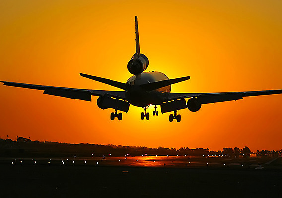 포토 JPG 해외이미지 실루엣 여행 백그라운드 날개 비즈니스 하늘 휴가 비행기 사람없음 여름 파란색 햇빛 태양 일출 힘 일몰 분위기 도착 항공 출발 상업 제트기 승객 천국 이륙 대패 착륙 주도 해외202004 해외포토 자연요소 계절 컬러 컨셉 항공교통 대중교통 촬영기법 노을 예절 파일형식 이미지허브