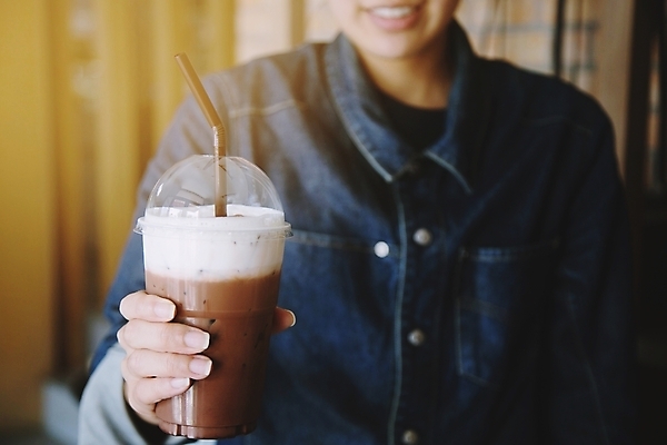 포토 JPG 해외이미지 백인 라이프스타일 응시 여자 남자 행복 커피 음료 컨셉 휴식 성인 사람없음 초콜릿 카페 신선 시원함 코코아 해외202004 해외포토 서양인 시선 감정 디저트 사람 생활 상점 파일형식 이미지허브