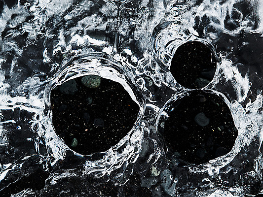 포토 JPG 해외이미지 모양 1 유럽 호수 모래 파도 바다 조각 자연 아이슬란드 사람없음 물 글로벌 반사 냉동 얼음 검은색 블록 추위 흰색 구멍 투명 닫기 시원함 크리스탈 북극 순수 오브젝트 빙하 화산 석호 내추럴 고체 엘리먼트 특별함 해외202004 해외포토 자연요소 나라 컬러 컨셉 모션 산 광석 극지방 생태계 파일형식 이미지허브