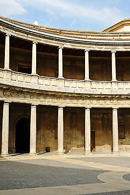 포토 JPG 해외이미지 유럽 건축양식 사람없음 건물 갈색 궁전 골동품 기둥 원형 스페인 재산 클래식 그라나다 스페인어 안달루시아 해외202004 해외포토 도형 건축물 건축 나라 컬러 컨셉 고건축 금융 파일형식 이미지허브