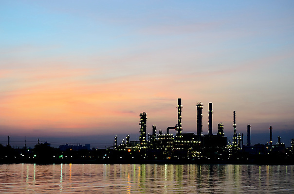 포토 JPG 해외이미지 산업 백그라운드 공장 태국 굴뚝 동양인 풍경 사람없음 빨간색 강 반사 일출 환경 탑 어둠 에너지 작업 엔지니어 휘발유 석유 야간 만족 탱크 가스 유지 화학물질 해외202004 해외포토 자연요소 건축물 감정 아시아 컬러 공업 인종 노을 화학 기술자 파일형식 이미지허브