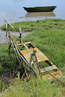 포토 JPG 해외이미지 바다 휴식 풍경 사람없음 야외 목재 물 여름 강 평화 항구 가을 시골 보트 방파제 옛날 해외202004 해외포토 자연요소 나무 계절 공공시설 컨셉 배_교통 재료 교통시설 파일형식 이미지허브