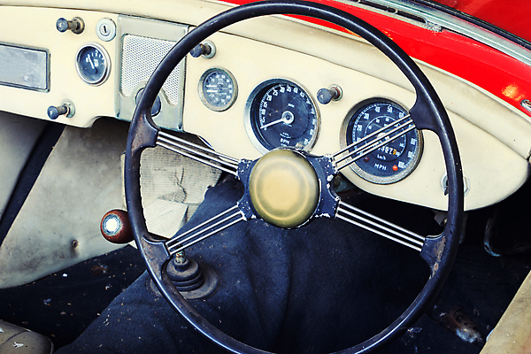 포토 JPG 해외이미지 모델 디자인 교통시설 자동차 실내 사람없음 내부 빨간색 빛 금속 모니터 수확 골동품 바퀴 클래식 고급 닫기 그릴 묘사 복고 쇼 위로 계기판 범퍼 복원 속도계 옛날 인기 자동 스타일 세련 해외202004 해외포토 육상교통 컬러 교통 컨셉 농업 모션 재질 주방용품 컴퓨터 시설 파일형식 이미지허브