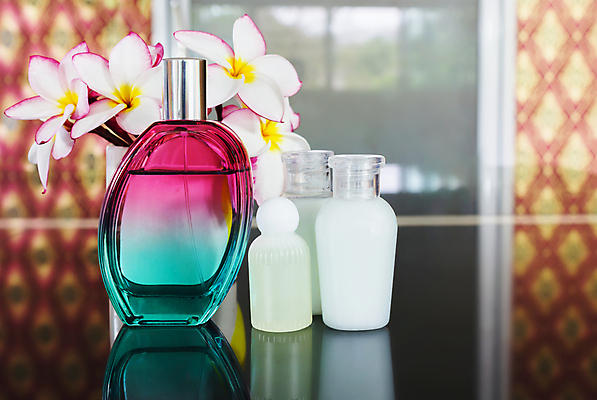 포토 JPG 해외이미지 여자 꽃 분홍색 백그라운드 자연 사람없음 치료 세트 스파 화목 목욕 흰색 그룹 클래식 달콤 향수 향기 샴푸 린스 샤워실 해외202004 해외포토 식물 컬러 컨셉 의학 사람 위생용품 청결 화장품 맛 생태계 냄새 샤워시설 파일형식 이미지허브