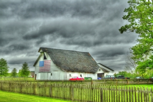 포토 JPG 해외이미지 구름 사람없음 울타리 농장 시골 깃발 외양간 해외202004 해외포토 자연요소 농업 담장 파일형식 이미지허브