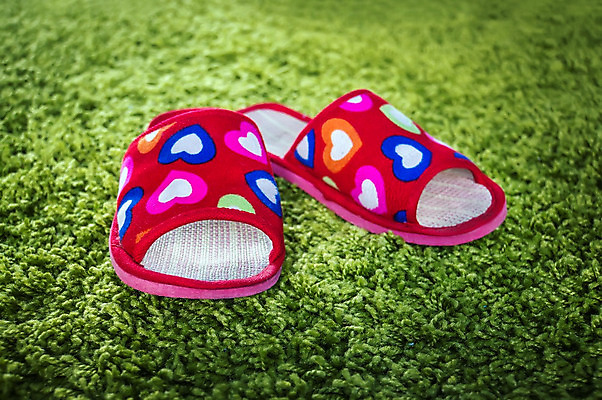 포토 JPG 해외이미지 디자인 커플 옷 신발 장신구 슬리퍼 바닥 주택 따뜻함 나선형 사람없음 목재 장식 유행 카펫 침실 방 매트 하트 직물 쌍 우아함 정상 오브젝트 질감 심플 부드러움 닦기 솜털 청소부 돌봄 양발 양털 취침시간 스타일 해외202004 해외포토 모양 나무 직업 컨셉 무늬 재료 관계 모션 건물 감각 파일형식 이미지허브