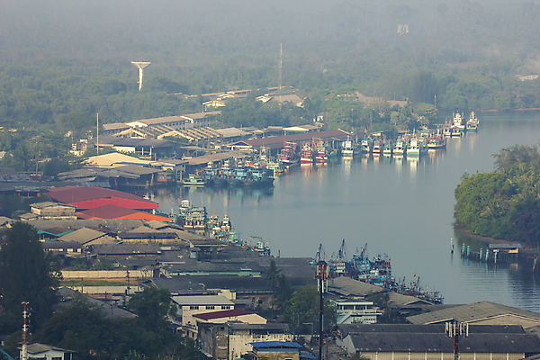 포토 JPG 해외이미지 유럽 바다 여행 건축양식 하늘 파노라마 풍경 사람없음 건물 물 파란색 도시풍경 도시 만 지중해 언덕 포트 타운 크로아티아 해외202004 해외포토 자연요소 건축물 건축 나라 컬러 촬영기법 파일형식 이미지허브