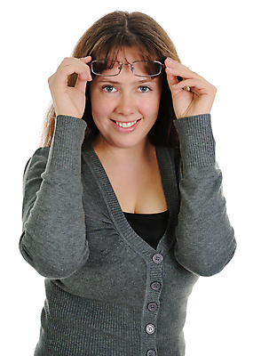 포토 JPG 해외이미지 백인 1 응시 여자 안경 갈색머리 한명 사람 성인 회색 흰색 고립 유일 해외202004 해외포토 서양인 헤어스타일 시선 잡화 컬러 파일형식 이미지허브