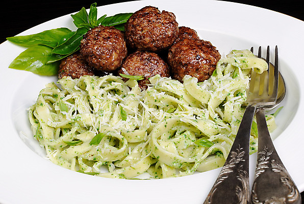 포토 JPG 해외이미지 접시 음식 조각 부분 반찬 치즈 파스타 건강 육류 요리 사람없음 옆모습 식사 저녁식사 소고기 고명 양념 조미료 미트볼 자르기 먹기 브런치 바질 아보카도 점심식사 다진 개조 해외202004 해외포토 식기 뷰포인트 과일 식재료 모션 유제품 서양음식 향미료 파일형식 이미지허브