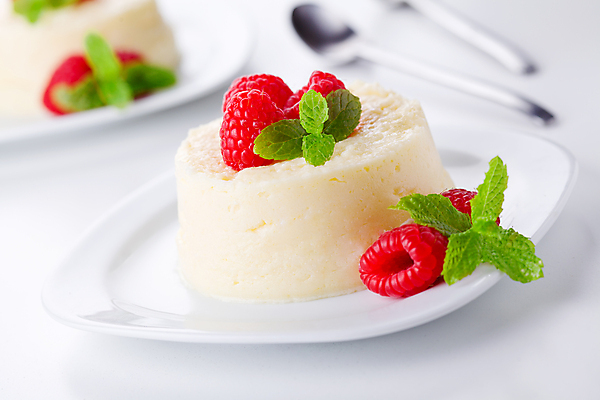 포토 JPG 해외이미지 계절 열매 음식 과일 자연 디저트 요리 사람없음 빨간색 초록색 여름 컬러풀 갈색 검은색 봄 흰색 신선 닫기 달콤 민트 허브 크림 산딸기 베리 바닐라 해외202004 해외포토 식물 컬러 모션 맛 생태계 파일형식 이미지허브