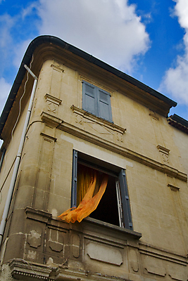 포토 JPG 해외이미지 전통 라이프스타일 외관 유럽 문화 벽 오렌지 건축양식 창문 바람 주택 사람없음 야외 건물 목재 장식 프랑스 수확 커튼 오픈 닫기 지중해 장면 셔터 프랑스어 시각장애인 옛날 스타일 해외202004 해외포토 자연요소 나무 문자 건축물 건축 나라 바다 농업 과일 재료 모션 날씨 생활 장애인 파일형식 이미지허브