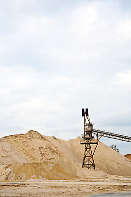 포토 JPG 해외이미지 산업 지구 교통시설 사람없음 건물 쌓기 금속 기계 장비 작업 제조 위험 큼 땅 삽 발굴 국자 트랙터 기어 디젤 땅파기 로딩 해외202004 해외포토 건축물 교통 컨셉 모션 재질 주방용품 크기 농기계 시설 특수차량 파일형식 이미지허브