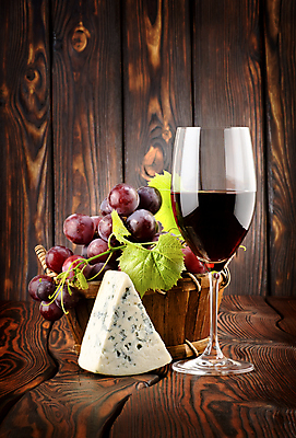 포토 JPG 해외이미지 와인잔 과일 포도 치즈 주류 사람없음 목재 바구니 와인 검은색 레드와인 블루치즈 해외202004 해외포토 나무 음료 컬러 술잔 재료 유제품 파일형식 이미지허브