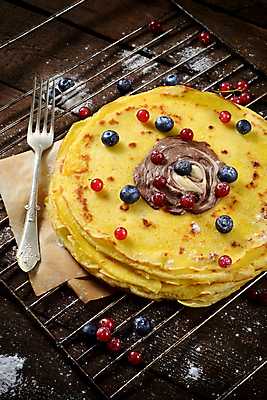 포토 JPG 해외이미지 식기 접시 음식 포크 과일 탁자 날씨 요리 사람없음 목재 파란색 갈색 쌓기 식사 공백 장비 수확 골동품 시골 신선 달콤 아침식사 은색 상쾌 복고 블루베리 시럽 베리 버터 건강식 팬케이크 건포도 숙성 채식주의자 핸드메이드 카피스페이스 해외202004 해외포토 나무 감정 컬러 가구 농업 재료 모션 포도 케이크 맛 채식 건과일 파일형식 이미지허브