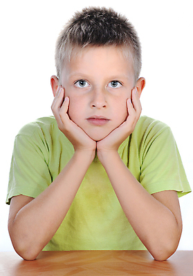 포토 JPG 해외이미지 백인 1 학생 손 교육 남자 행복 감정 얼굴 어린이 남학생 백그라운드 비즈니스 교실 학교 탁자 한명 사람 소년 스터디 청춘 흰색 작음 책상 싱글 고립 지능 해외202004 해외포토 서양인 컬러 가구 컨셉 신체부위 학습 크기 파일형식 이미지허브