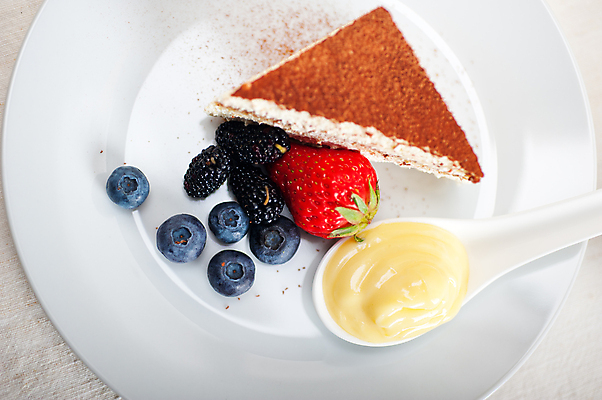 포토 JPG 해외이미지 접시 딸기 디저트 사람없음 숟가락 달콤 블루베리 블랙베리 크림치즈 티라미수 해외202004 해외포토 식기 음식 과일 치즈 수저 맛 파일형식 이미지허브