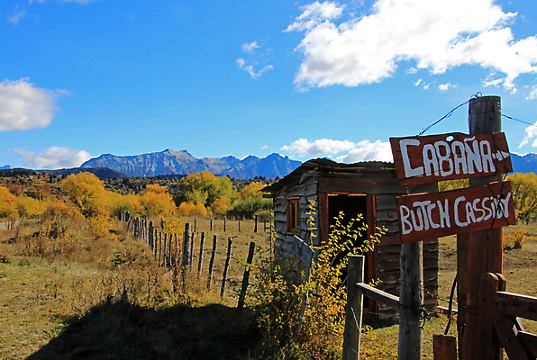 포토 JPG 해외이미지 나무 외관 문화 어린이 여행 건축양식 하늘 주택 사람 잔디 사람없음 야외 건물 가로 햇빛 미국 금지 표지판 역사 카우보이 사인 좁은 북쪽 남쪽 아르헨티나 게이지 서쪽 콜로라도 해외202004 해외포토 식물 건축물 건축 북아메리카 알림판 태양 남아메리카 방향 파일형식 이미지허브