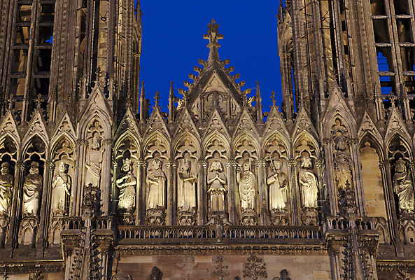 포토 JPG 해외이미지 건축물 건축양식 풍경 사람없음 야외 조각상 프랑스 야간 대성당 파리_프랑스 해외202004 해외포토 자연요소 건축 유럽 조형물 성당 파일형식 이미지허브