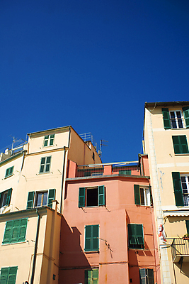 포토 JPG 해외이미지 주간 건축양식 하늘 주택 풍경 사람없음 야외 건물 마을 이탈리아 해외202004 해외포토 자연요소 건축물 건축 유럽 파일형식 이미지허브