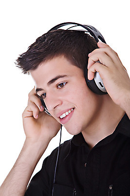포토 JPG 해외이미지 백인 1 라이프스타일 응시 남자 문화 여유 얼굴 음악 놀이 휴식 주택 관리 한명 미소 사람 소년 10대 청춘 머리 헤드폰 방 듣기 장비 흰색 MP3 DJ 라디오 오디오 리빙 고립 플레이어 해외202004 해외포토 서양인 시선 감정 어린이 컬러 음향기기 컨셉 모션 청소년 문화예술 표정 건물 생활 신체부위 전자제품 파일형식 이미지허브