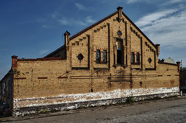 포토 JPG 해외이미지 구름 유럽 산업 벽 건축양식 창문 하늘 벽돌 거리 사람없음 건물 도시 보행로 버리기 폴란드 옛날 해외202004 해외포토 자연요소 건축물 건축 나라 길 모션 파일형식 이미지허브