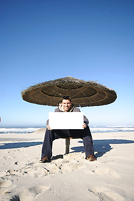 포토 JPG 해외이미지 외관 포스터 파도 바다 비즈니스 텍스트 통신 하늘 광고판 한명 야외 물 파란색 판매 칠판 공백 도시 판넬 메시지 큼 사인 상업 승진 계산서 렌탈 마케팅 많음 해외202004 해외포토 자연요소 1 컬러 컨셉 알림판 사람 크기 판 파일형식 이미지허브