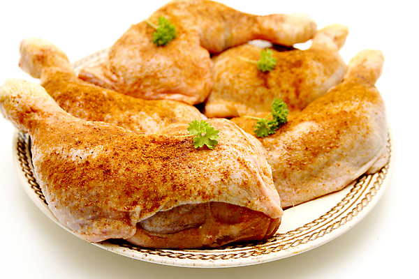 포토 JPG 해외이미지 접시 음식 잎 채소 뼈 파슬리 육류 사람없음 치킨 샐러드 고리 먹기 허브 피부 흰배경 매움 날것 해외202004 해외포토 식물 식기 백그라운드 식재료 모션 신체부위 흰색 맛 닭고기요리 파일형식 이미지허브