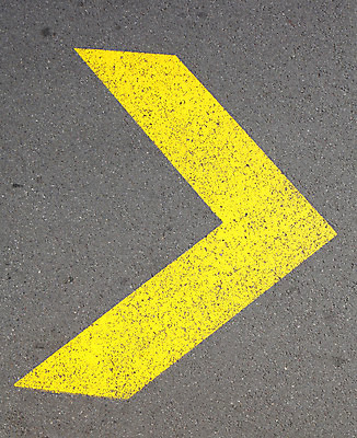 포토 JPG 해외이미지 도로 화살 거리 독일 사람없음 픽토그램 노란색 보행로 흔적 사인 해외202004 해외포토 유럽 길 컬러 교통시설 파일형식 이미지허브