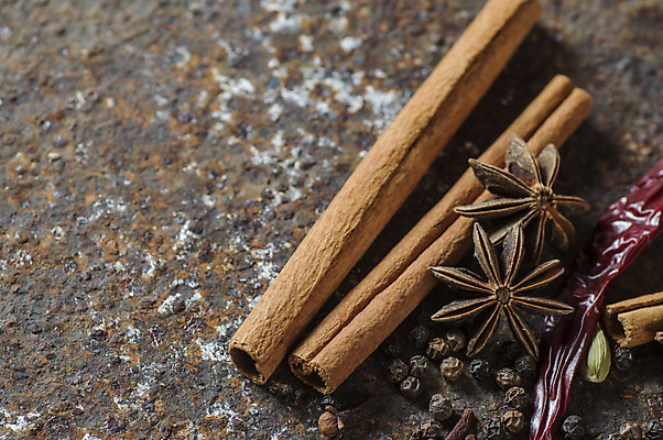 포토 JPG 해외이미지 계절 별 음식 백그라운드 재료 고추 디저트 건조 건강 요리 씨앗 사람없음 갈색 쌓기 중국 신선 뜨거움 양념 조미료 막대기 그룹 맛 냄비 인도인 허브 향신료 유기농 매움 향기 아로마 나무껍질 점토 후추 흙더미 내추럴 시나몬 해외202004 해외포토 자연요소 외국인 나무 식물 웰빙 아시아 컬러 컨셉 채소 모션 동양인 흙 껍질 솥 냄새 향미료 파일형식 더미 이미지허브