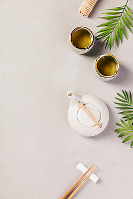 포토 JPG 해외이미지 전통 식기 계절 아시아 문화 음료 백그라운드 텍스트 젓가락 탁자 새로움 동양인 사람없음 컵 초록색 세트 우주 식당 일본 검은색 중국 봄 매트 흰색 축하 뜨거움 도자기 플랫 차 냄비 정상 찻주전자 대나무 위치 생강 부정적 옛날 콘크리트 카피스페이스 해외202004 해외포토 나무 감정 나라 컬러 가구 컨셉 채소 주전자 수저 인종 상점 공백 솥 파일형식 이미지허브