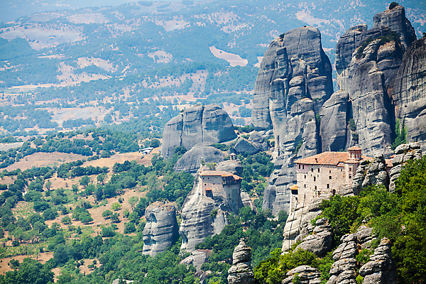 포토 JPG 해외이미지 전통 종교 여행 겨울 건축양식 자연 하늘 지붕 산 미술 풍경 사람없음 파란색 교회 여행객 믿음 탑 일몰 가을 바위 기도 예수 재산 고독 승려 그리스 신성 수도원 그리스인 신앙심 옛날 회랑 스타일 메테오라 해외202004 해외포토 서양인 건축물 계절 건축 감정 유럽 컬러 종교건축 문화예술 사람 건물 금융 노을 세계문화유산 돌_바위 신_종교 복도 성직자 생태계 파일형식 이미지허브