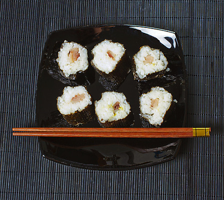 포토 JPG 해외이미지 접시 아시아 음식 바다 다이어트 채소 젓가락 탁자 밥 새우 건강 어류 동양인 사람없음 빨간색 초록색 주방 식당 일본 식사 저녁식사 초밥 회 신선 뜨거움 해조류 두루마리 참치 먹기 해산물 대나무 묘사 준비 날것 연어 생강 동쪽 점심식사 해외202004 해외포토 나무 식기 나라 컬러 가구 모션 수저 갑각류 인종 상점 수중동물 해양식물 방향 일본음식 파일형식 이미지허브