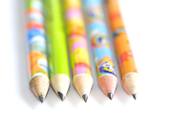 포토 JPG 해외이미지 무지개 오렌지 미술 사람없음 빨간색 초록색 파란색 연필 노란색 보라색 그리기 그늘 스케치 날카로움 예술가 해외202004 해외포토 자연요소 컬러 과일 모션 문화예술 학용품 필기구 파일형식 이미지허브